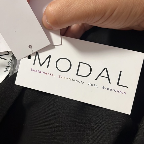 Magaschoni Black Long Sleeve Collared Crop Top - Picture 6 of 6